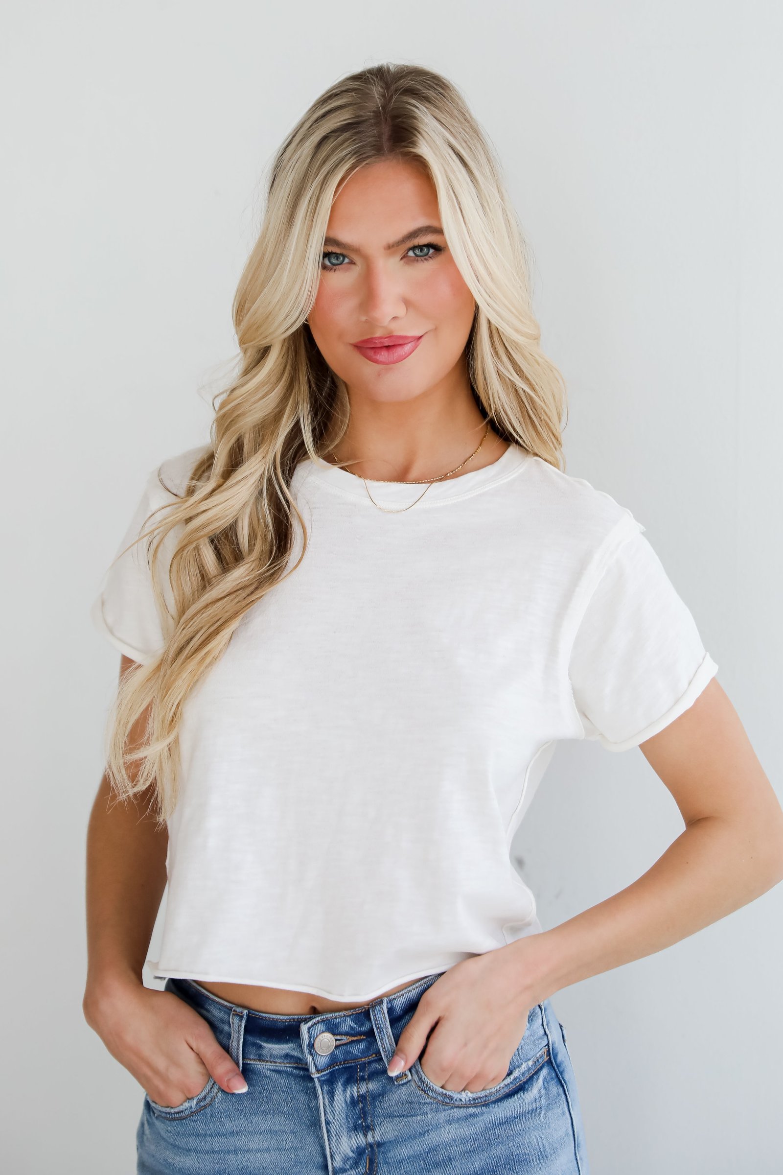 Lizzie White Cropped Tee - DU DEAL