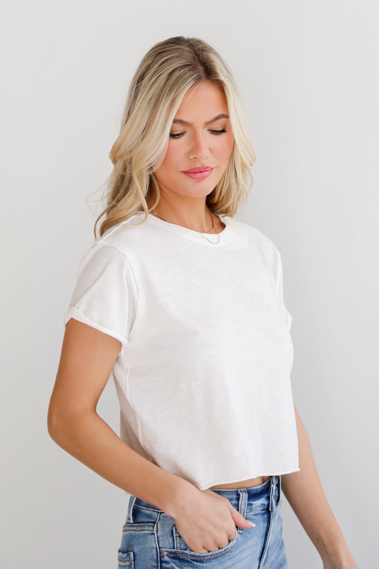 Lizzie White Cropped Tee - DU DEAL